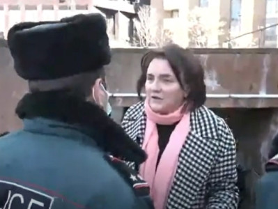 Դուք փոխանակ երկիրը պաշտպանեք, պաշտպանում եք հողատու սրիկայի քամակը. Մարգարիտ Եսայանը՝ ոստիկանին