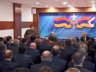 Արցախի նախագահը ԱԱԾ աշխատակազմին է ներկայացրել նոր տնօրենին. Ներկա է եղել Վիտալի Բալասանյանը