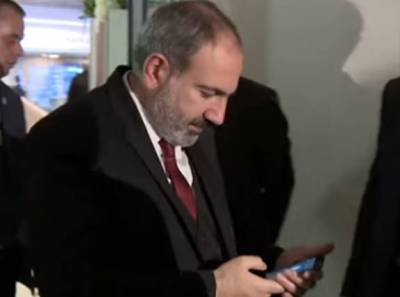 «Հրապարակ». Փաշինյանի թիմակիցները սարսափում են նրա գիշերային զանգերից ու SMS-ներից