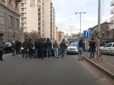 Yerevan police apprehend citizens carrying out civil disobedience action