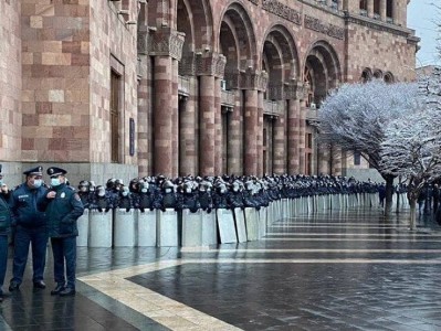 Сотрудники министерств пишут заявления об увольнении, отказываясь поддерживать власти