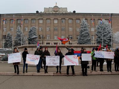 Арцахская молодежь провела акцию в поддержку Армянской армии