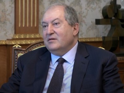 What did Armenia President discuss with parliamentary opposition?