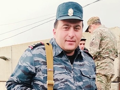 Փոքրիկ Թամարան հոր կարոտն առնում է լուսանկարներից. Ոստիկանության օպերլիազորը զոհվել է Շուշիում վիրավորվելուց օրեր անց