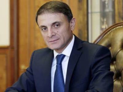 Ես ոստիկանությանը հորդորում եմ մեկ վայրկյան շուտ կանգնել ՀՀ զինված ուժերի կողքին. Վալերիյ Օսիպյան. Hraparak.am