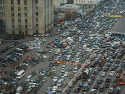 Մոսկվայում Թուրքիայի դրոշներով ավտոմեքենաների վարորդները կատարել են վտանգավոր մանեւրեր Վարշավյան մայրուղում