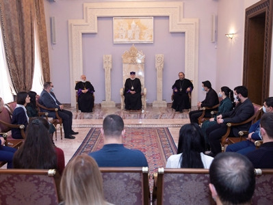 Ամենայն Հայոց Կաթողիկոսն ընդունել է «Համալսարանը զոհվածների ընտանիքների կողքին» նախաձեռնության անդամներին