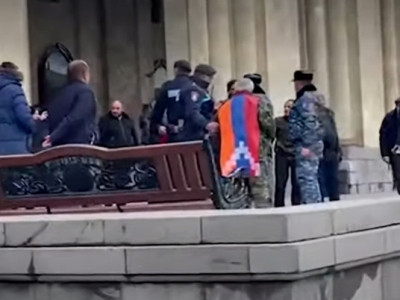 Сторонники Пашиняна напали на пожилого мужчину, направлявшегося на митинг оппозиции