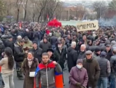 MediaPort: Учителя школ Арагацотнской области присоединились к участникам митинга с требованием отставки Пашиняна