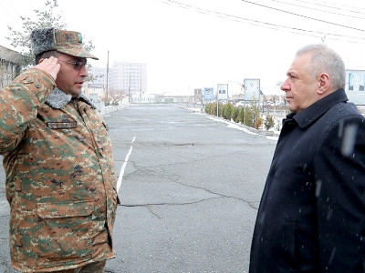 Armenia MOD visits 5th military formation of Armenian army
