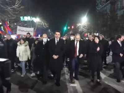 Armenian PM's rally ends, citizens marching to statue of Myasnikyan in Yerevan