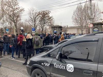 Сторонники Роберта Кочаряна перекрыли в Ереване проспект Аршакуняц
