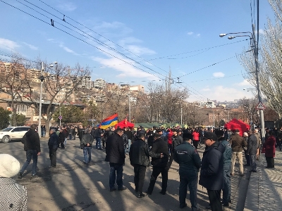 В центре Еревана начался масштабный митинг с требованием отставки Никола Пашиняна