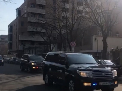 Премьер-министр Армении прибыл в парламент