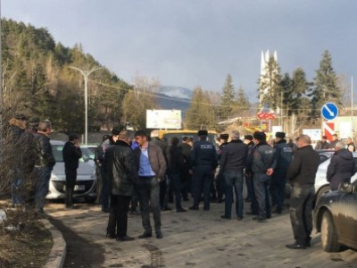 Citizens of Armenia's Dilijan carry out act of civil disobedience in support of Armenian army