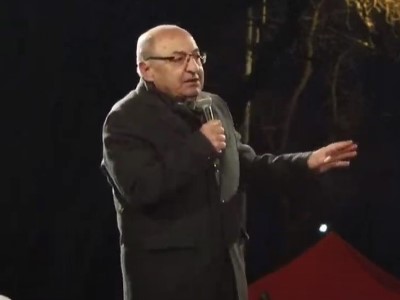 Այստեղ երիտասարդներ կան, որ ասում են՝ գնանք ջարդենք, շենքեր վերցնենք. Սպասեք, ձեր կարիքը կարող է գալ. Վազգեն Մանուկյան
