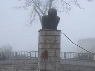 Azerbaijani soldiers desecrate and destroy statue of Hovhannes Tevosyan in Shushi