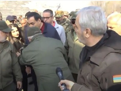 Մի հատ դուրս արի. որ օրը չհարամի, չի կարա. Անդրանիկ Քոչարյանը գոռաց լրագրողի վրա