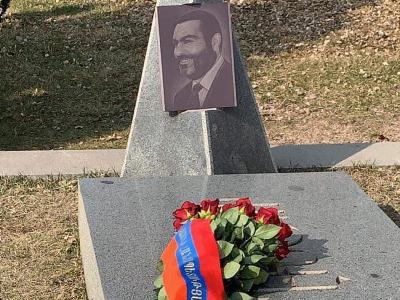 Flowers laid at tomb of and monument to Vazgen Sargsyan on behalf of Armenia President
