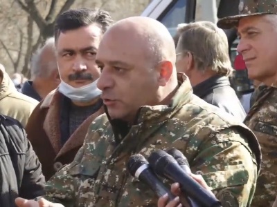 Участники акции протеста у здания Минобороны Армении собрались возле президентской резиденции