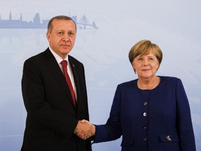 Erdogan and Merkel discuss overcoming crisis with Syrian refugees
