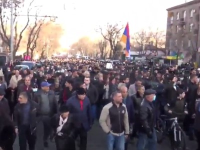 Митинг Движения по спасению Родины на проспекте Баграмяна завершился: началось шествие