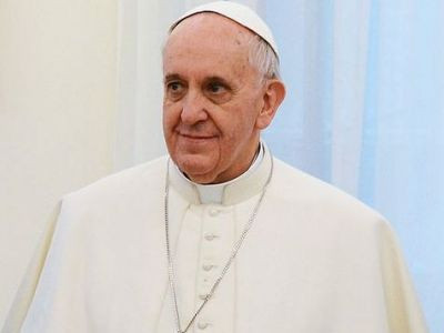 Pope Francis urges people to love and respect women
