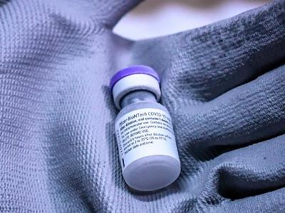 Americans vaccinated against coronavirus to be allowed to partially not wear mask