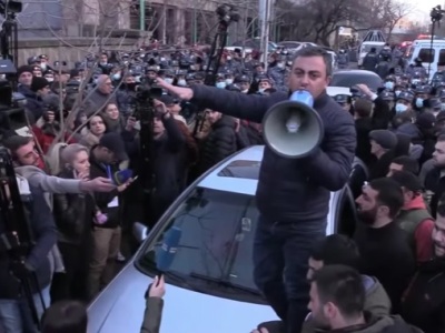 Opposition representative: No one should try to enter parliament's building