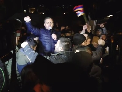 Сагателян: Все институты, осуществляющие антиконституционные действия, должны быть заблокированы