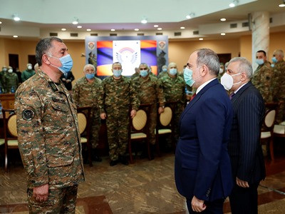 Armenia PM meets with senior officers of Armed Forces