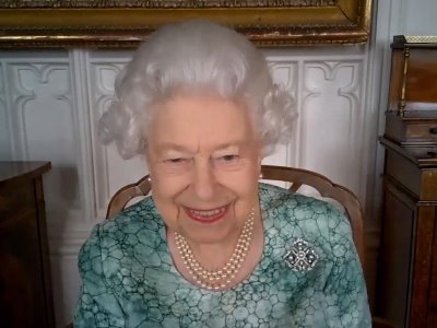 Queen of Great Britain tells scientists about her meeting with Yuri Gagarin