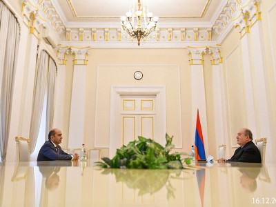 Armen Sarkissian and Edmon Marukyan discuss ways to overcome internal political crisis in country