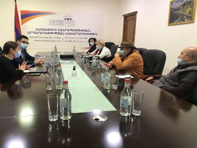 Armenia official meets with residents of territories declared as overriding public interest in downtown Yerevan