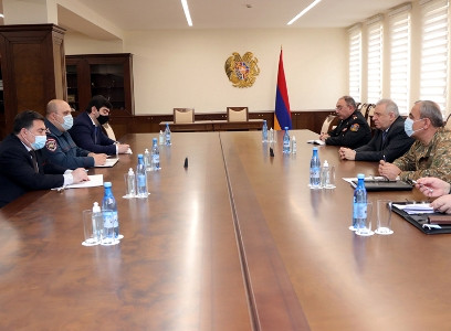 Armenia defense minister chairs consultation