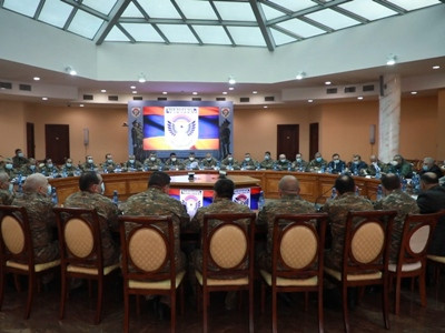 Armenia defense minister chairs consultation at MOD