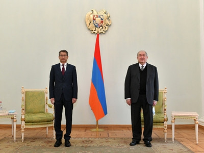 Kazakhstan new ambassador presents letter of credence to Armenia President