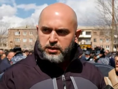 Оппозиционер: Оник Гаспарян должен взять власть, которая дана ему мандатом