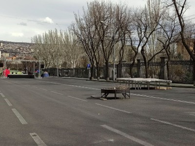 После заявления о проведении в Армении внеочередных выборов проспект Баграмяна опустел