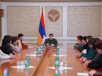 Karabakh President meets with Armenian refugees deported from Azerbaijan