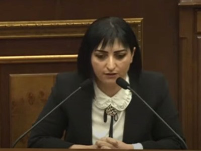 Մյուս անգամ չփորձեք տեղից ռեպլիկներ անել, երբ ես խոսում եմ. Թագուհի Թովմասյանը՝ Անդրանիկ Քոչարյանին
