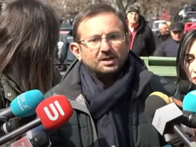У входа в парламент Армении проходит акция протеста