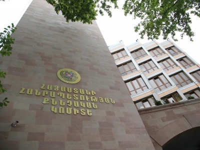 Գավառի ԲԿ-ում կեսարյան վիրահատման ժամանակ մահացած երեխայի հարազատները վիճաբանել են եւ կոտրել հիվանդանոցի դուռը. ՔԿ
