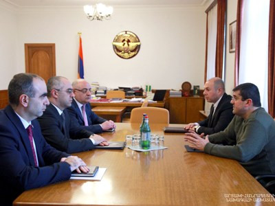 Karabakh President receives Armenia State Revenue Committee chairman-led delegation
