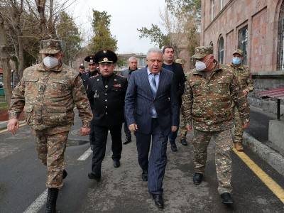 Armenia defense minister visits MOD Central Clinical Military Hospital (PHOTO)
