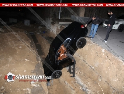 Ավտովթար Երևանում. 32-ամյա վարորդը Bentley-ով հայտնվել է փոսում (ֆոտո)