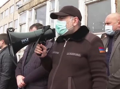 Մենք էս երկրում պետք է  երջանիկ կյանք կառուցենք եւ մեր նահատակները դրա համար են զոհվել. Փաշինյան