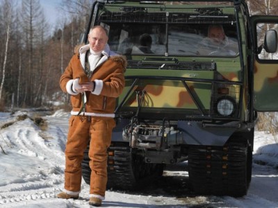 Vladimir Putin takes nuclear suitcase to rest?
