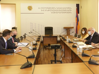 Armenia official receives Iceland's new ambassador