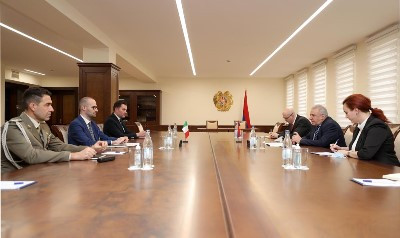 Armenia MoD receives Italy's Chargé d'Affaires